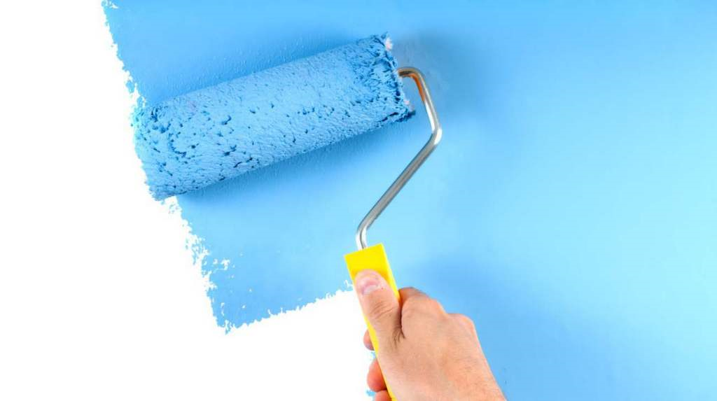Ремонт на практике: как покрасить потолок своими руками
